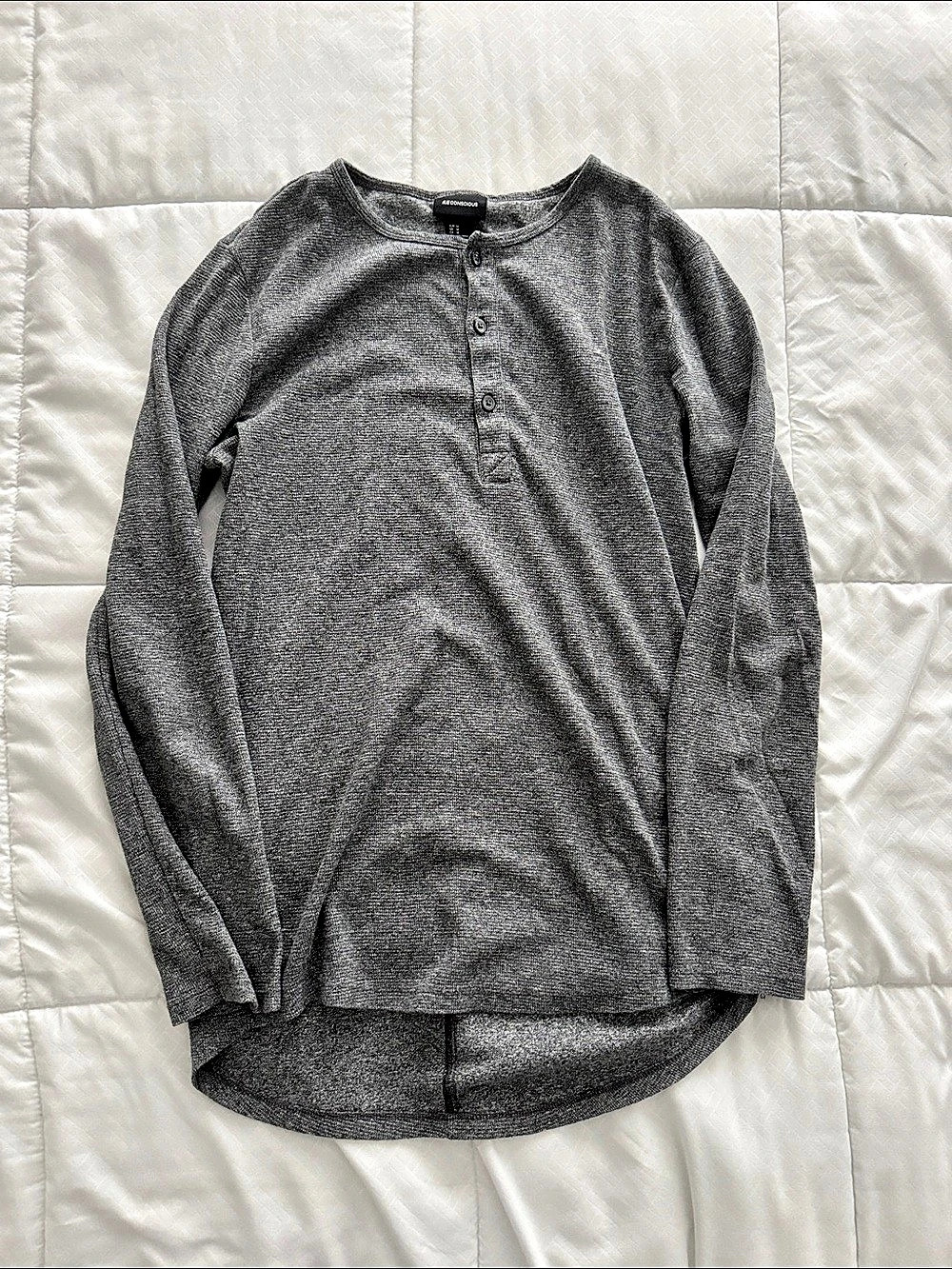 H&M Men's Long Sleeve Henley in Gray Size Medium Like New